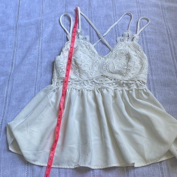 Willow and Root White Crochet Peplum Tank Top. - Picture 10 of 12